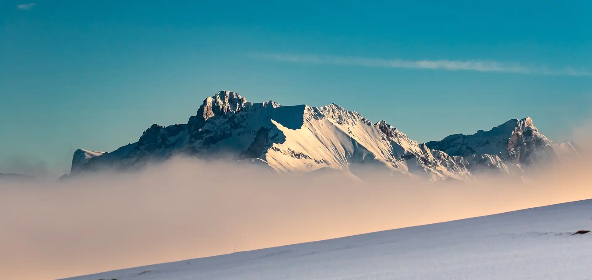 Grande Tête de l'Obiou enneigée, situé dans les Préalpes françaises, dans le département de l'Isère